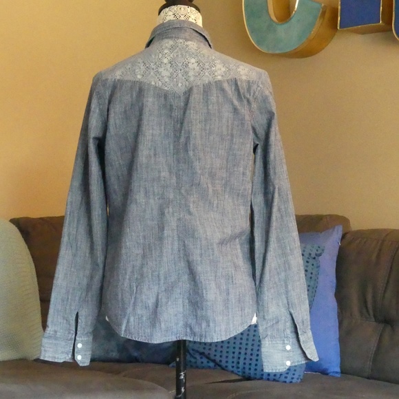 Chambray Button Up - AMERICAN EAGLE - Picture 3 of 6